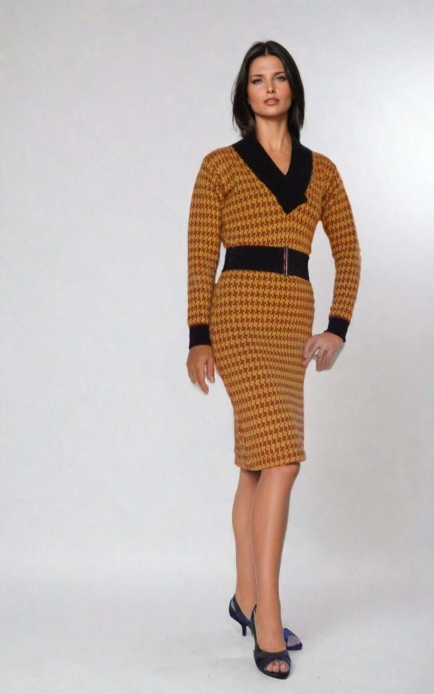 Marilyn Monroe inspired black and brown check dress with shawl collar, knee-length A-line design, knitted fabric.