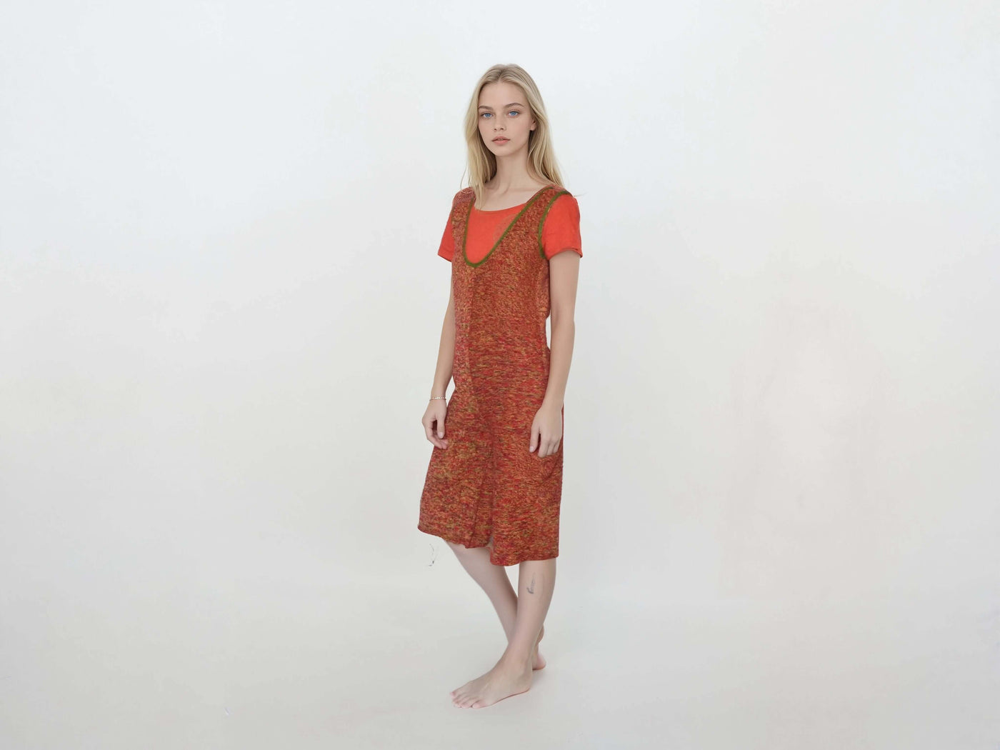 Short knitted jumpsuit for women in a vibrant red and orange gradient with pockets and a stylish V-neck design.
